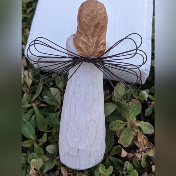 Willow Tree Angel of Freedom with Butterfly, includes box - Picture 11 of 16